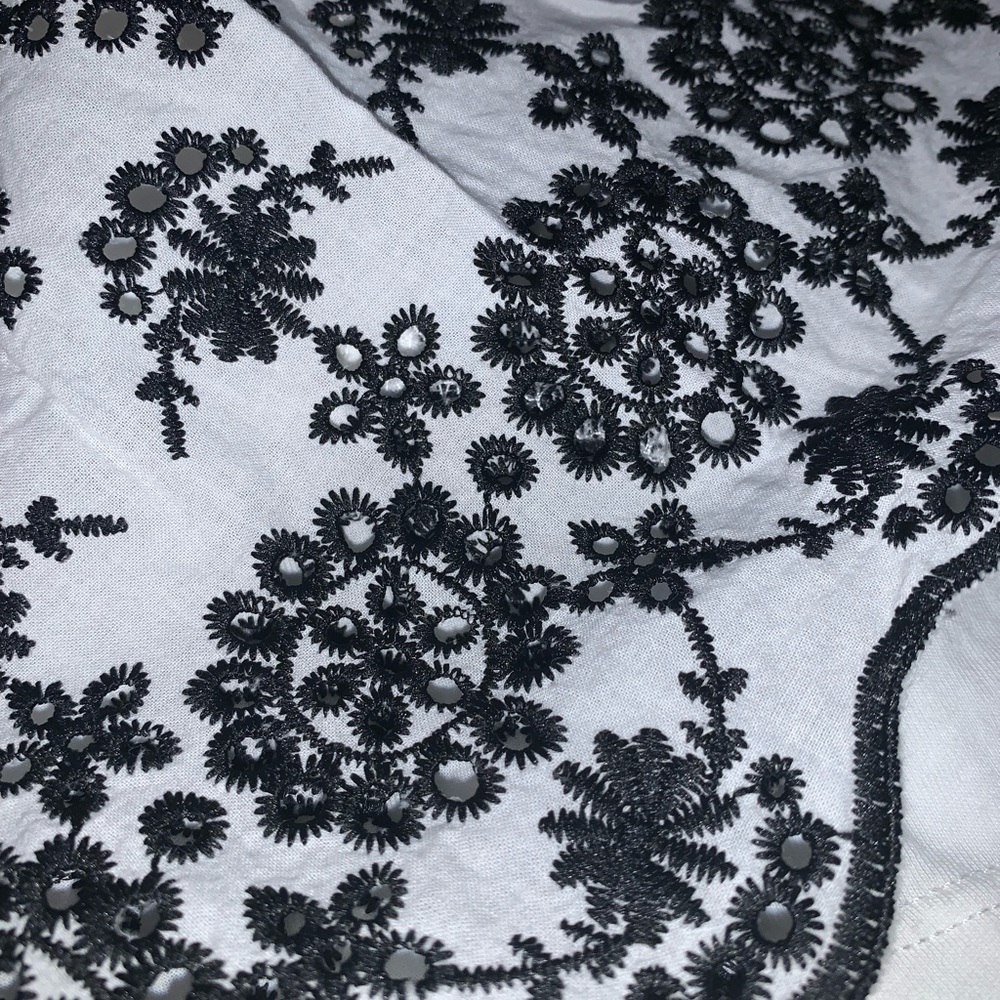 H&M Off-Shoulder Top - Picture 2 of 2